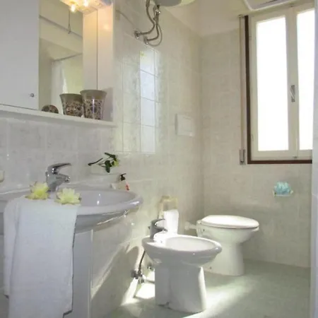 Welcoming Near The Μπιμπιόνε