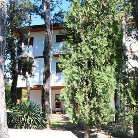 Welcoming Near The Μπιμπιόνε