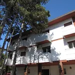 Апартаменти Welcoming Near The